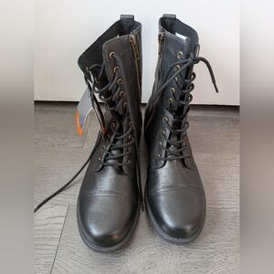 Black Lace-Up boot